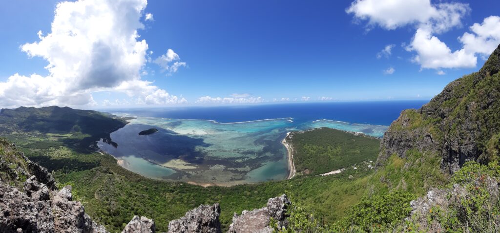 Panoramablick über die südliche Lagune am Le Morne